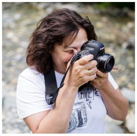 Photo de la photographe Sophie BACHERE, portrait souriant de la photographe (selfie)