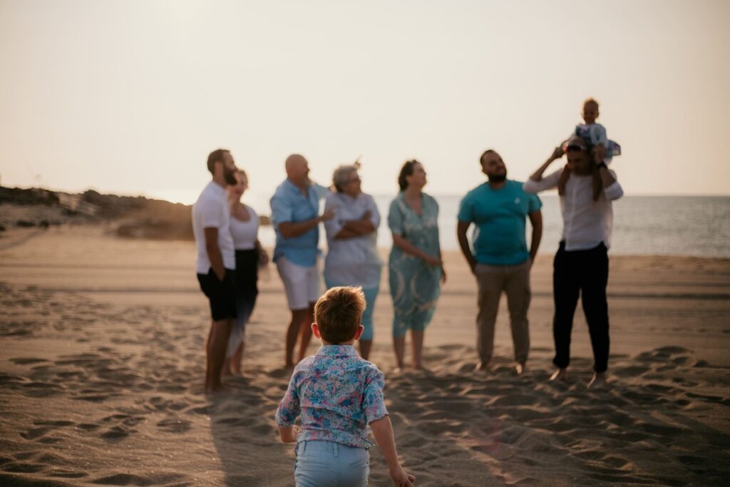 Séance photo de famille à la plage de Saint Pierre la Mer Occitanie