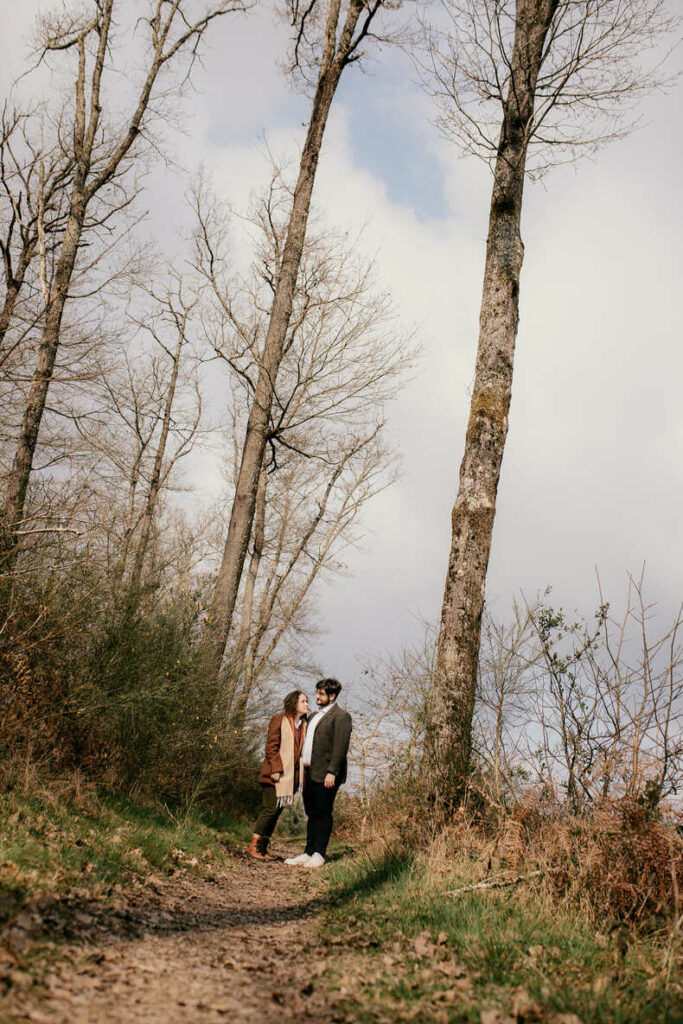 Séance photo de couple à la forêt de Bouconne à Toulouse OCCITANIE