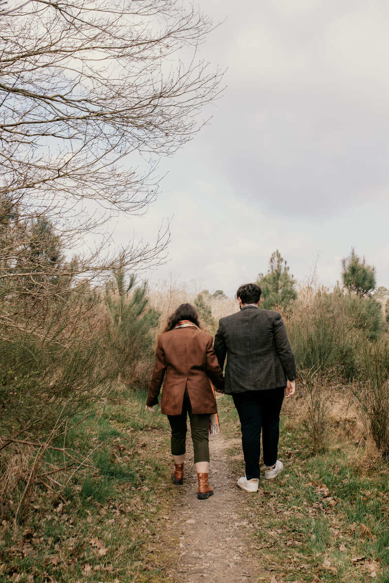 COUPLE-OCCITANIE-SOPHIE BACHERE PHOTOS HD-170 Photo prise par @sophiebacherephotos. La photo montre les jeunes mariées dans la Péniche SAMSARA sur le Canal du Midi.