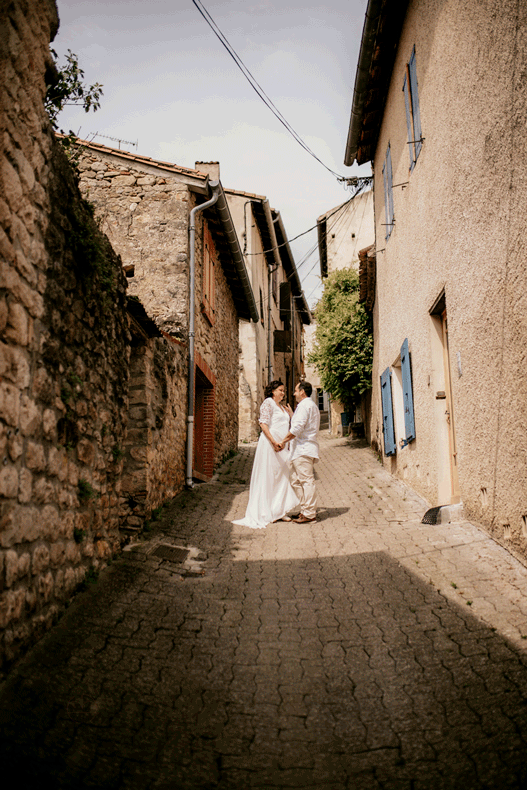 fugue amoureuse, mariée et témoins, vignes Château de Salettes