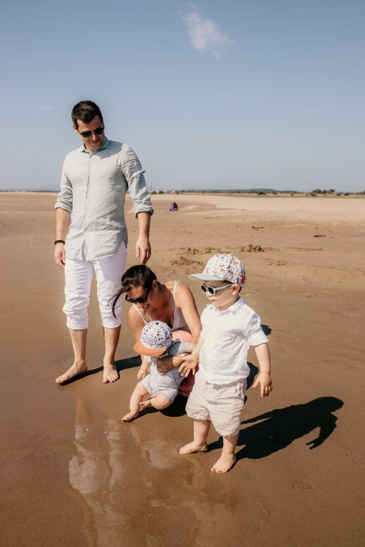 une séance photo famille Gruissan Une séance photo de famille à la plage de Gruissan