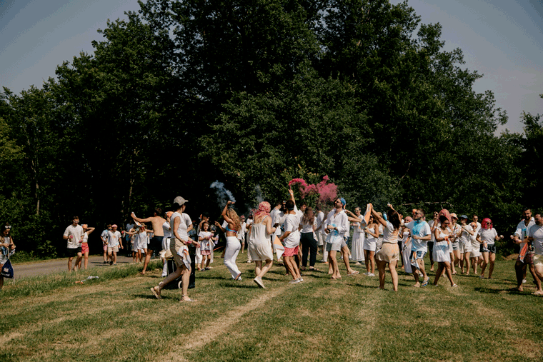 FESTIVAL COULEUR Fête des couleurs non loin du Château Lacoste de Lupiac dans le Gers