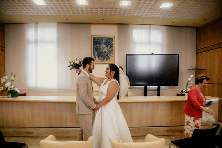 Bouquet de la mariée devant la mairie de Lézignan-Corbières