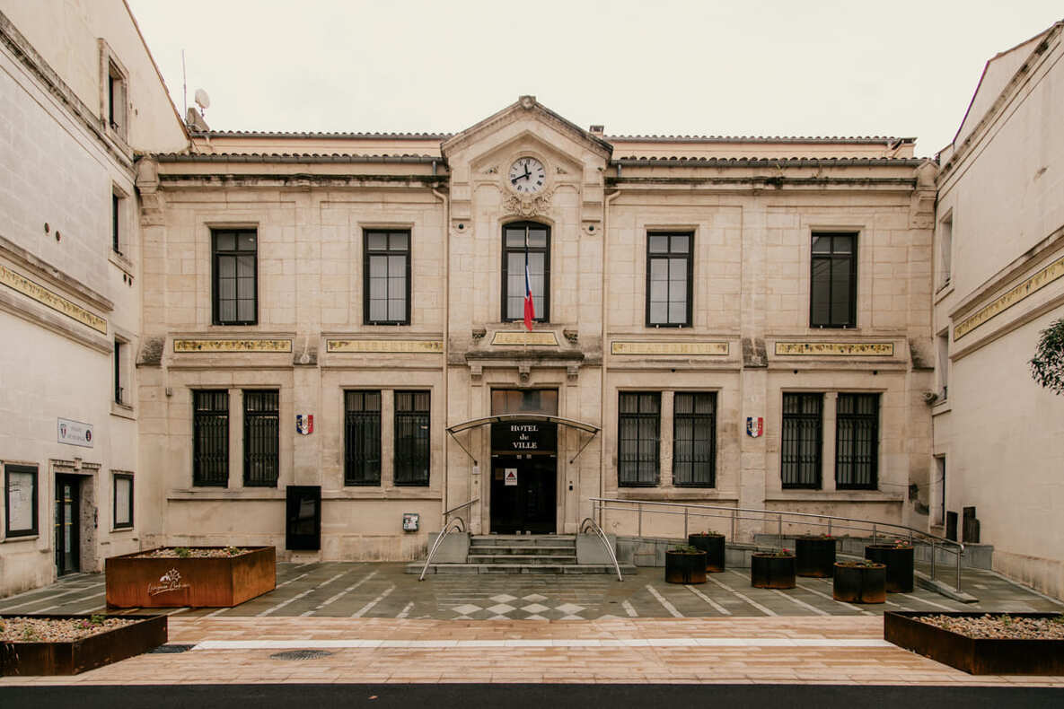 Mairie de Lézignan-Corbières en juillet 2025