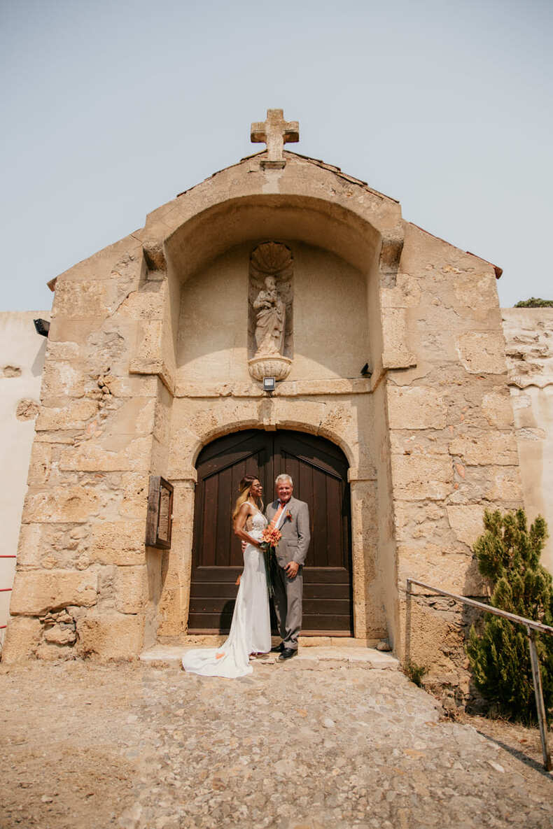 Séance photo de famille sur la plage de Ayguades à Gruissan, Aude, Occitanie