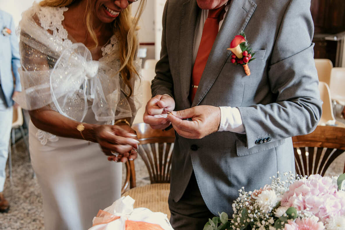 Séance photo de famille sur la plage de Ayguades à Gruissan, Aude, Occitanie