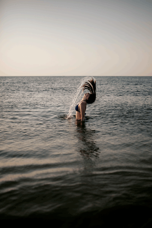Séance photo de famille sur la plage de Ayguades à Gruissan, Aude, Occitanie
