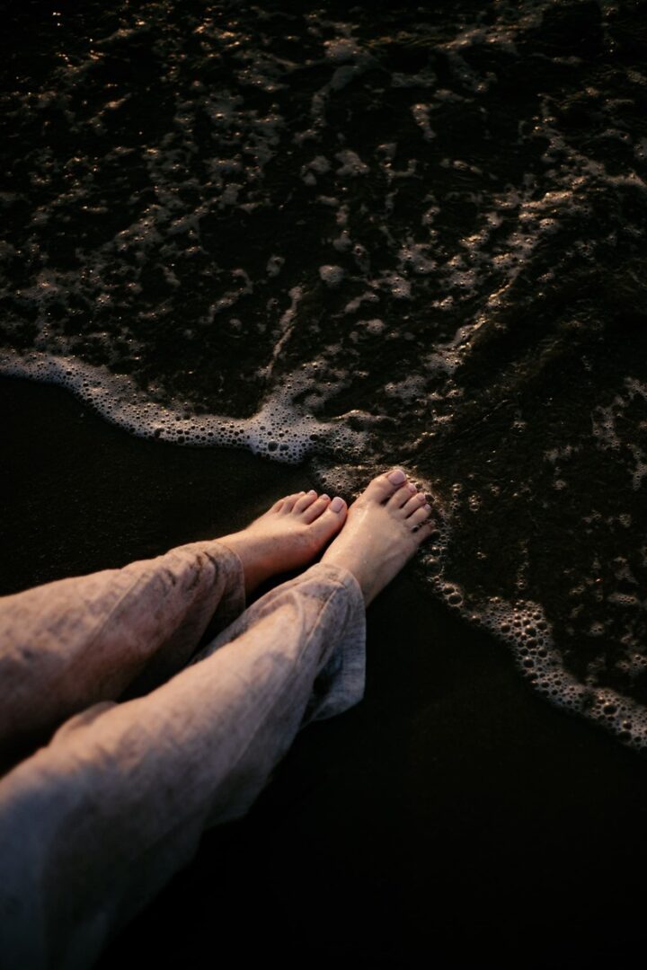 Séance photo de famille sur la plage de Ayguades à Gruissan, Aude, Occitanie