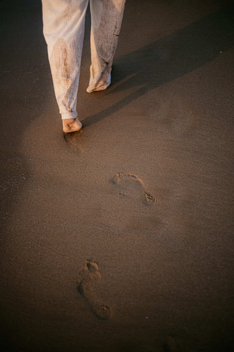 Séance photo de famille sur la plage de Ayguades à Gruissan, Aude, Occitanie