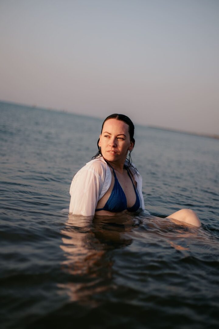 Séance photo de famille sur la plage de Ayguades à Gruissan, Aude, Occitanie