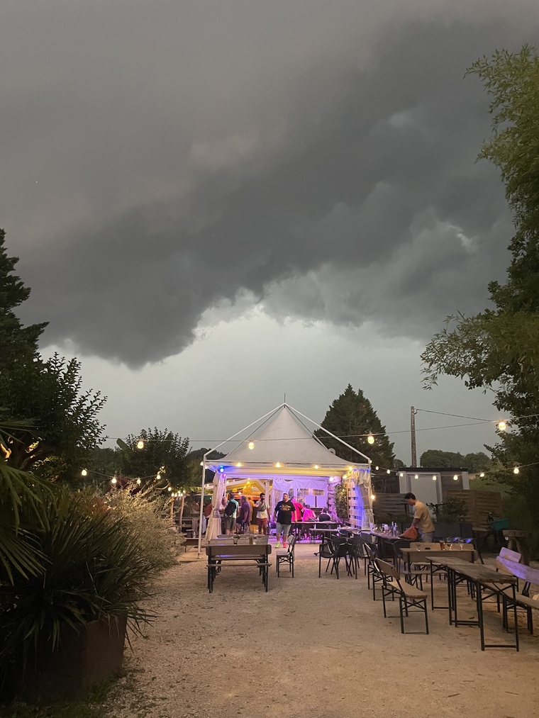 Guinguette de Lupiac La guinguette de Lupiac sous les gros nuages noirs