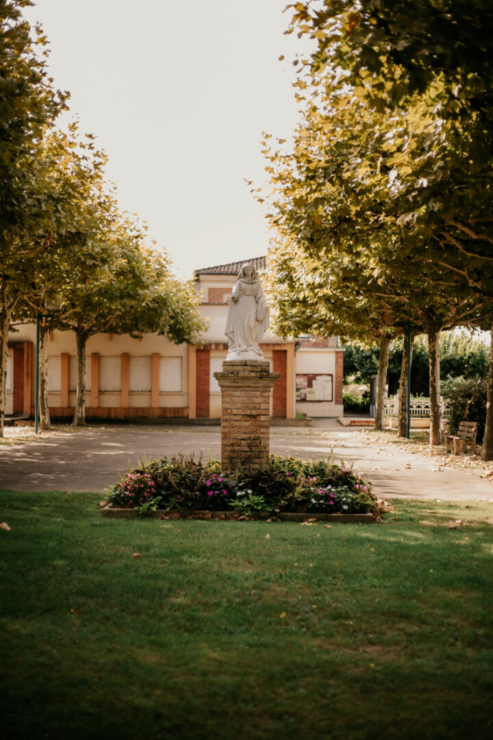 Photo prise par @sophiebacherephotos, les alentours de l'église