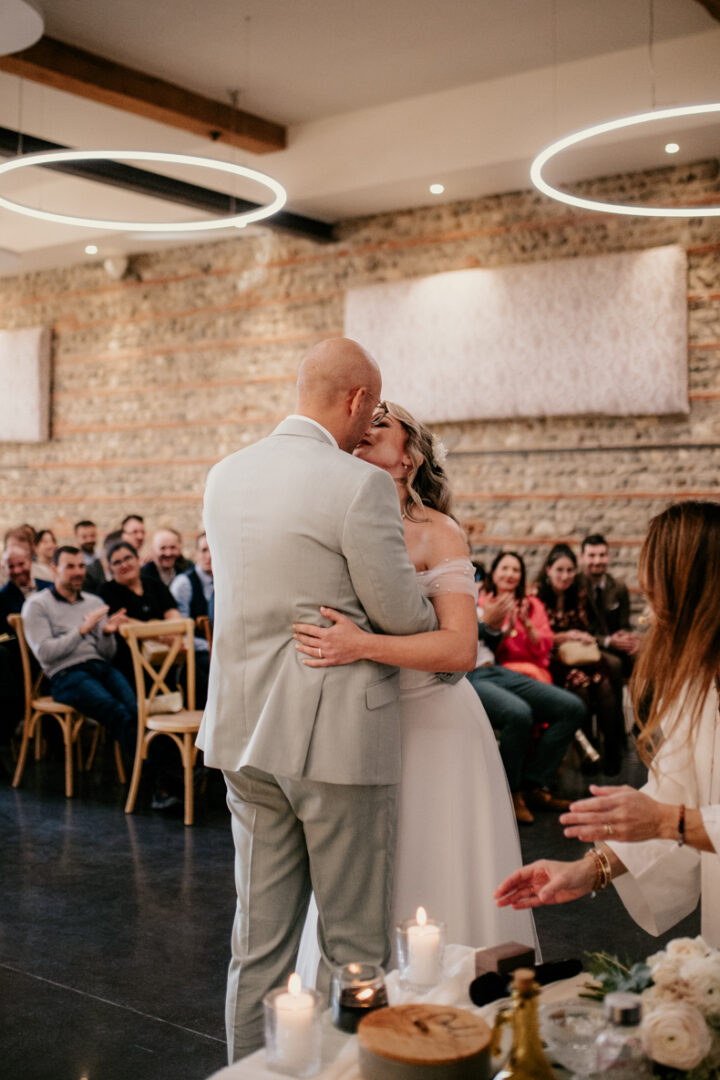 La cérémonie laïque de Charly et Camille des Noces Imaginaires au chateau l'Orangerie des Demoiselles