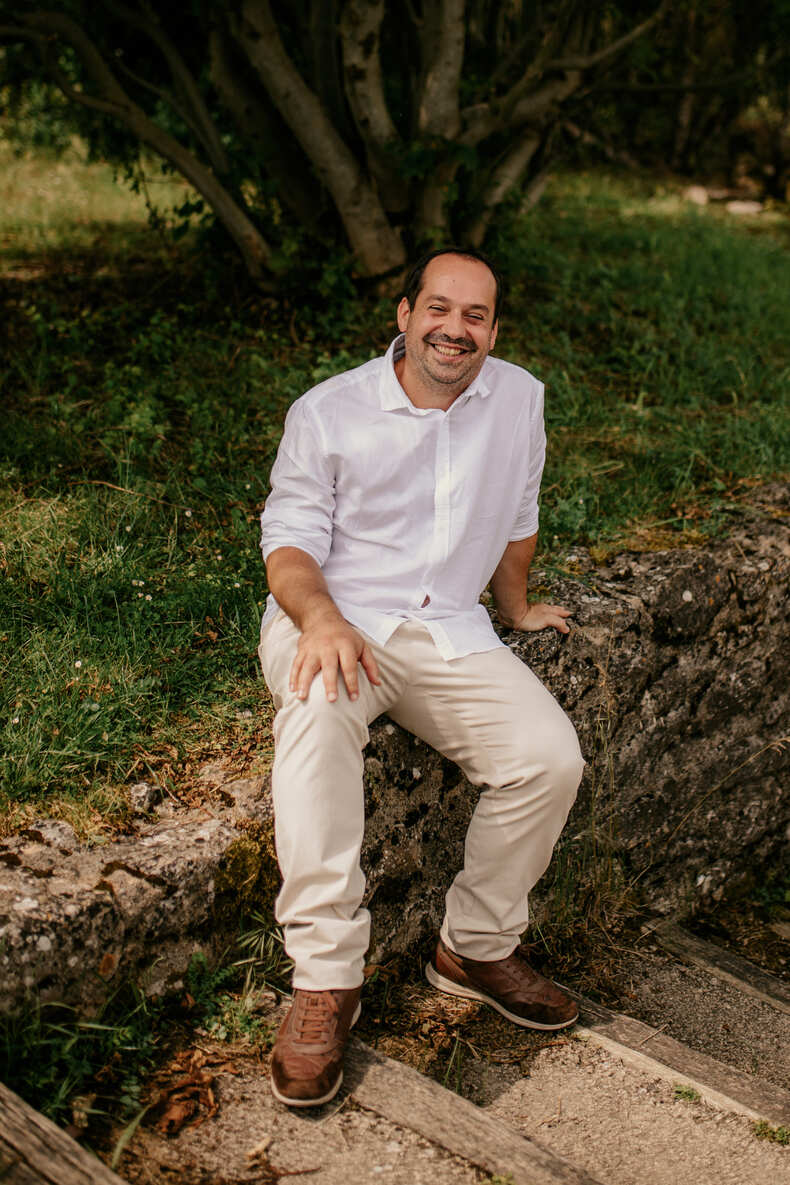 La mariée se faisant habiller par @berangerea_creatrice