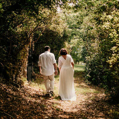 Escapade amoureuse, fugue amoureuse dans le Tarn. Jeunes mariés