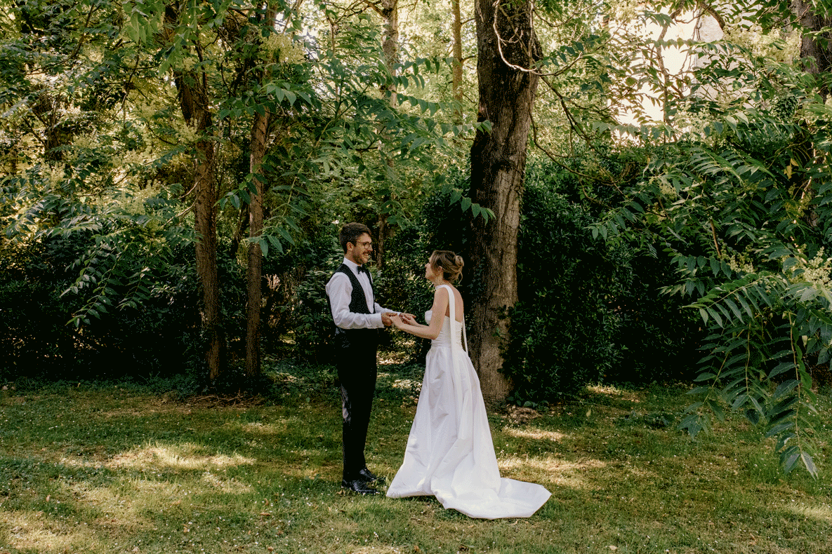 La séance couple dans la parc du Château La Commanderie à Plaigne France