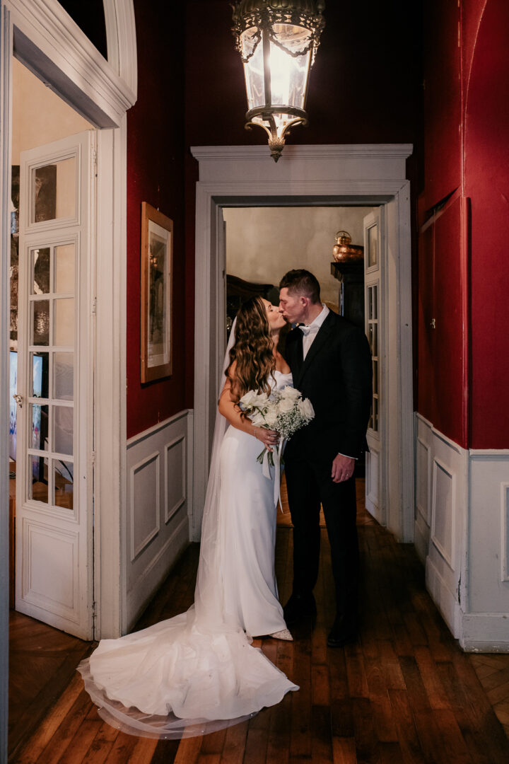 Photo prise par @sophiebacherephotos. Wedding Cake par Madi's Cake @madiscakes30